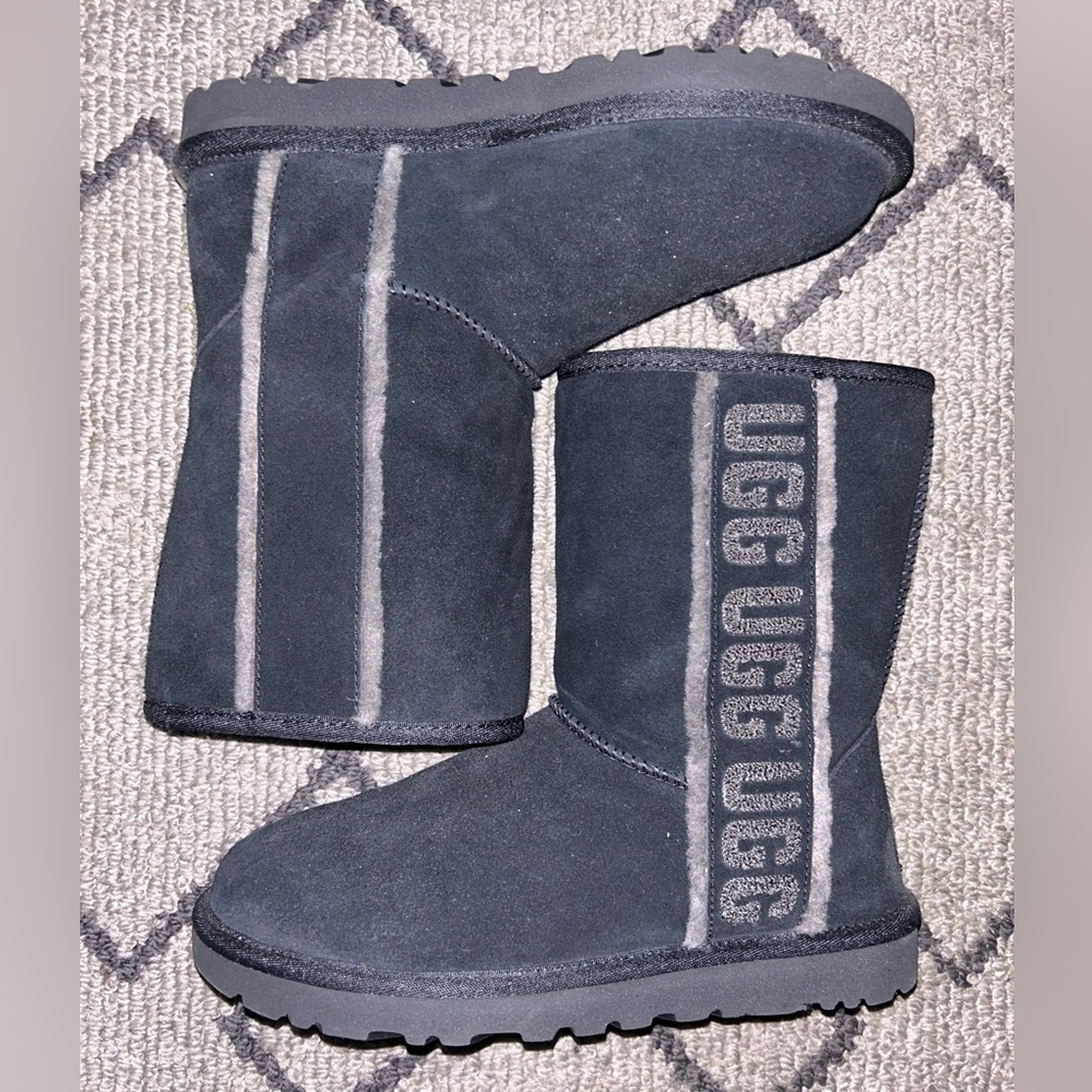 Uggs - image 2